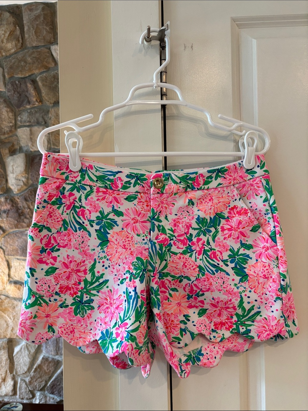 🌺SZ6 EUC Lilly Pulitzer bright Pink & Green Floral Scallop-Hemmed Shorts🌺